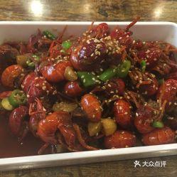 青岛头条小龙虾尾,小龙虾尾狂欢，美味尽在青岛头条！”