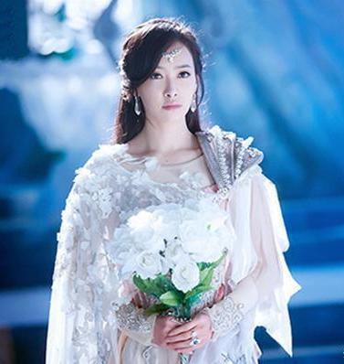 女明星张钧,优雅与智慧并存的银幕女神