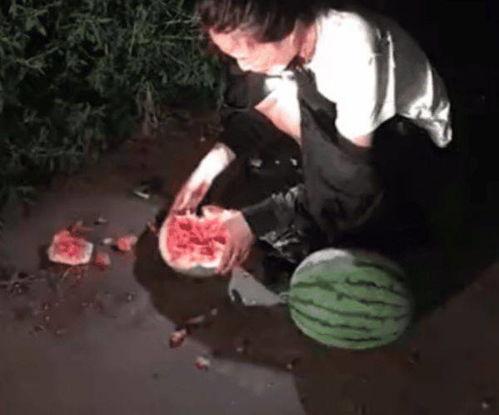 女人梦见偷瓜 吃瓜,女人偷瓜吃瓜的神秘寓意解析