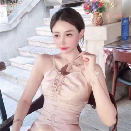 网红图片女生头像职业装,揭秘网红图片中的职业装女生头像魅力